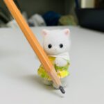 えんぴつを構えるシルバニア